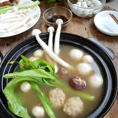 民贺店车提供火锅底料菌菇丸子小火锅 的做法,其包含：主料,辅料,食材,做法等,让您在免费的小吃培训中学习到菌菇丸子小火锅 的烹饪技巧