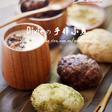 民贺店车提供日本料理日式牡丹饼 的做法,其包含：主料,辅料,食材,做法等,让您在免费的小吃培训中学习到日式牡丹饼 的烹饪技巧
