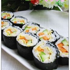 民贺店车提供日本料理简版寿司 的做法,其包含：主料,辅料,食材,做法等,让您在免费的小吃培训中学习到简版寿司 的烹饪技巧