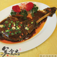 民贺店车提供澳大利亚菜羊膝批同烩羊臀肉 的做法,其包含：主料,辅料,食材,做法等,让您在免费的小吃培训中学习到羊膝批同烩羊臀肉 的烹饪技巧