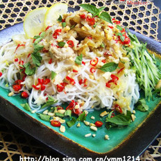民贺店车提供东南亚菜越南猪肉拌米线 的做法,其包含：主料,辅料,食材,做法等,让您在免费的小吃培训中学习到越南猪肉拌米线 的烹饪技巧