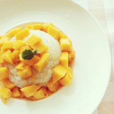 民贺店车提供东南亚菜香芒糯米饭 的做法,其包含：主料,辅料,食材,做法等,让您在免费的小吃培训中学习到香芒糯米饭 的烹饪技巧